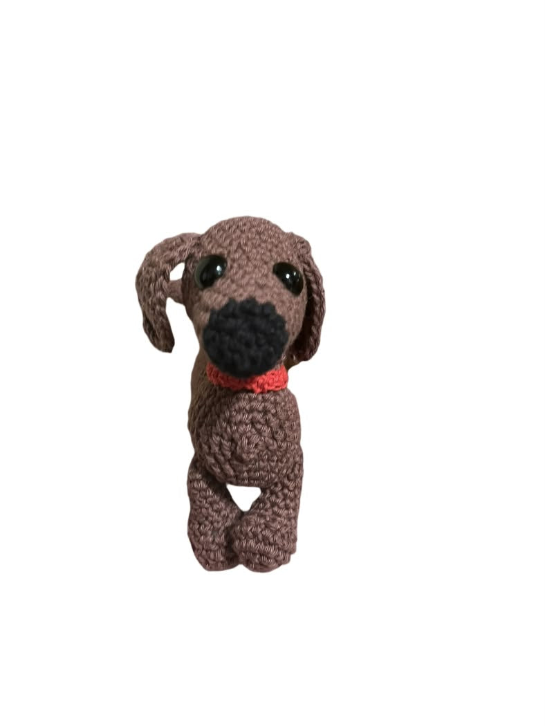 Perro Salchica 12 cm, Cafe oscuro. Amigurumi