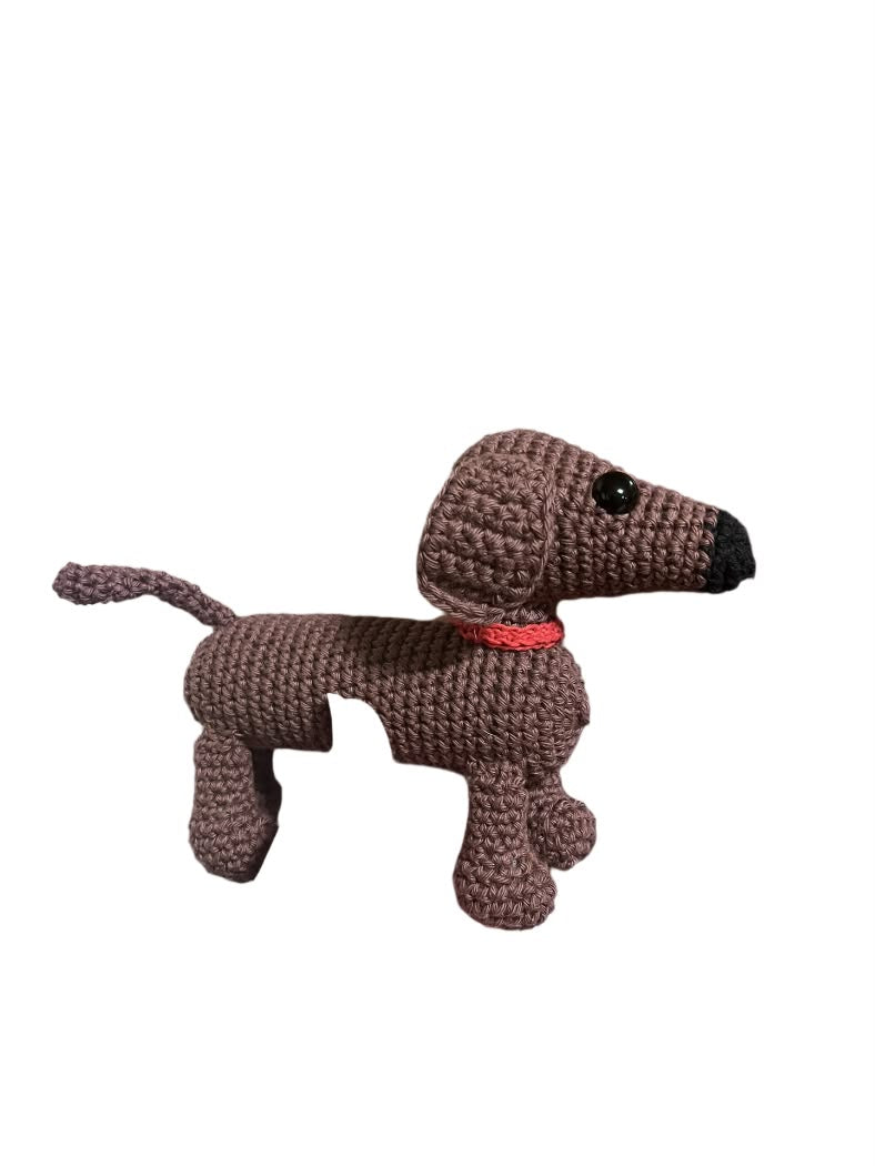 Perro Salchica 12 cm, Cafe oscuro. Amigurumi